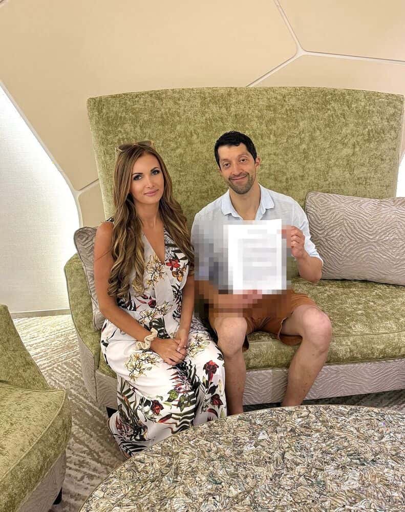 Verena Jungwirth mit Kundinnen und Kunden beim Notartermin
